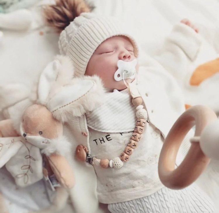donner la tétine à son bébé